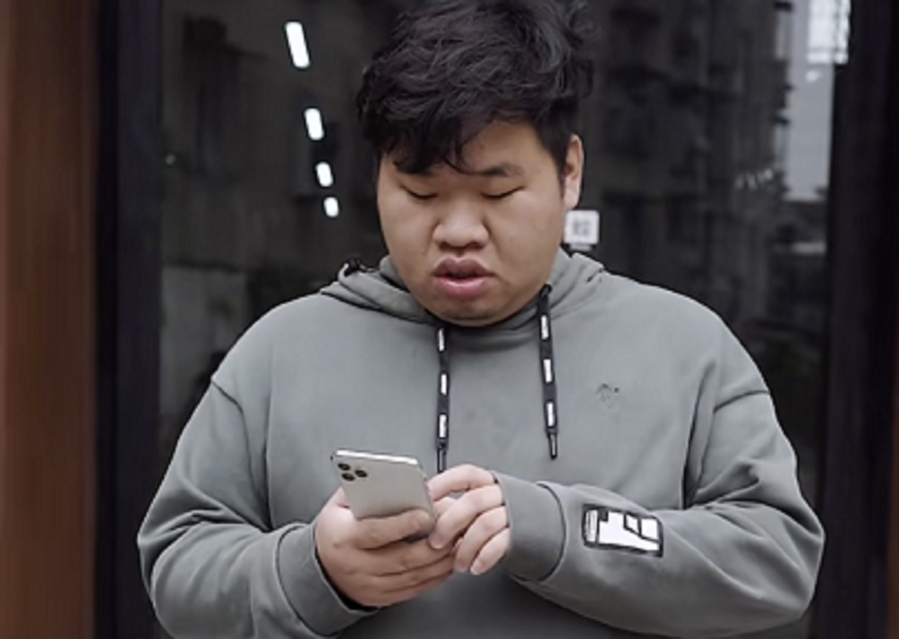 冷少:航空公司最帅保安,靠王家卫式喜剧爆红,靠颜值涨粉700w?