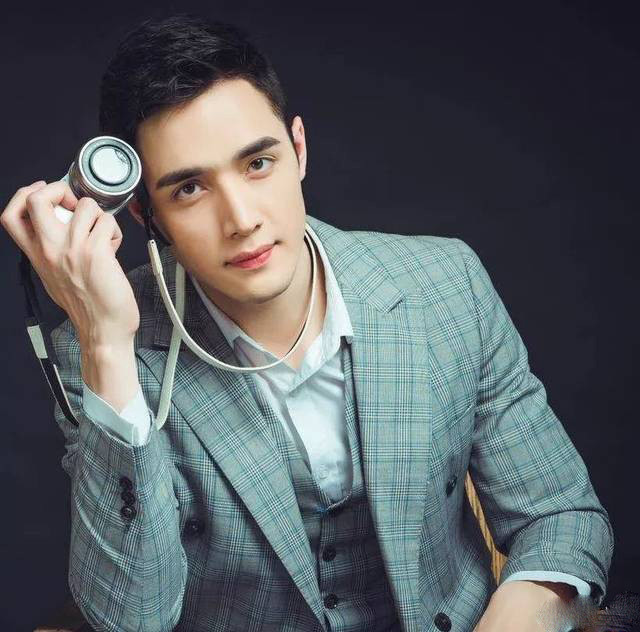 滤镜破碎因非正式会谈走红的李美越被曝出轨妻子发文谴责