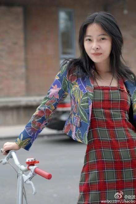 头顶美女作家的赵波像鱼玄机或杜拉斯那些不过都是标签