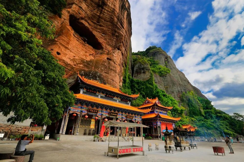 白石洞天道佛圣地桂平白石山在讲述千古的传说