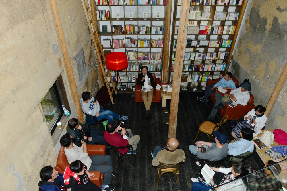 2018年5月12日,浙江桐庐莪山乡先锋书店云夕图书馆,阿乙与读者交流