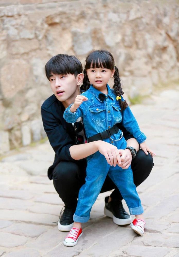 同为"实习爸爸"邓伦与董力发展差距大,而女儿阿拉蕾却争了一口气!