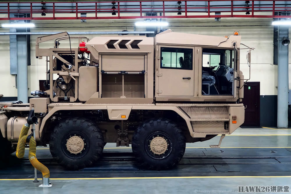 走进明斯克轮式拖拉机厂巨型多轴底盘摇篮俄罗斯梦寐以求的珍宝