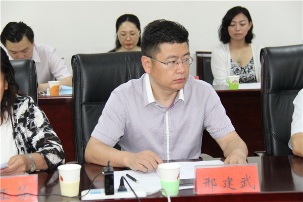 邢建武说,"为了方便患者报名,咨询相关事宜,我们医院开通了3部电话