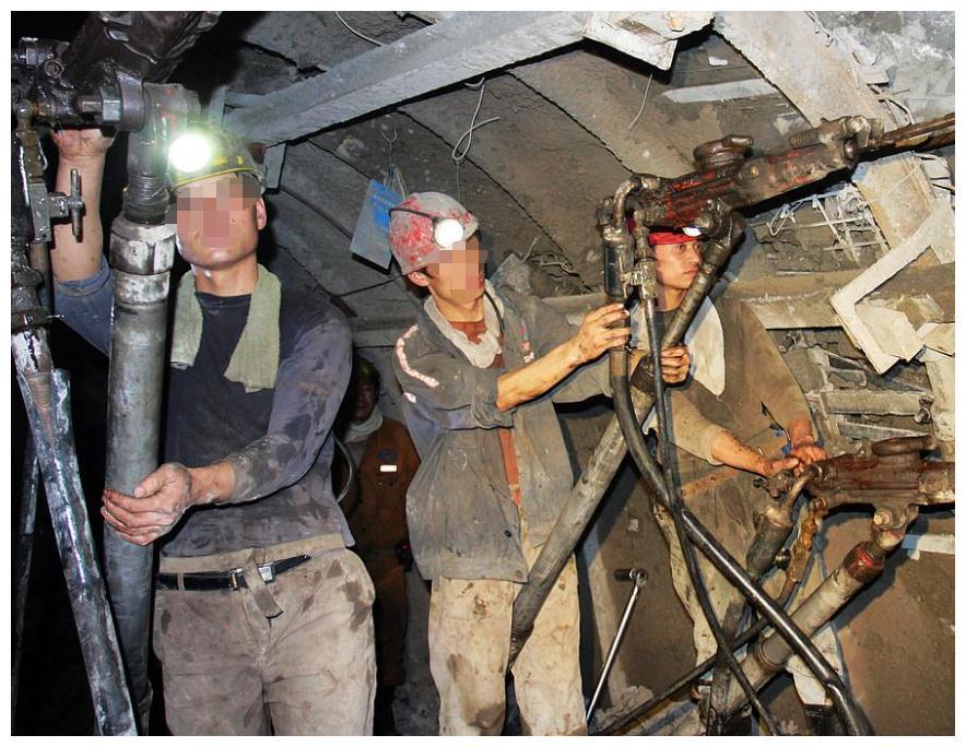 处理结果8月6日,纪检监察部门对南丹县县委书记万瑞忠,县长唐毓胜等人