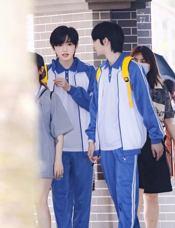 刘耀文宋亚轩校服路透,生图cp感十足,这不是伪装学渣的剧情吗