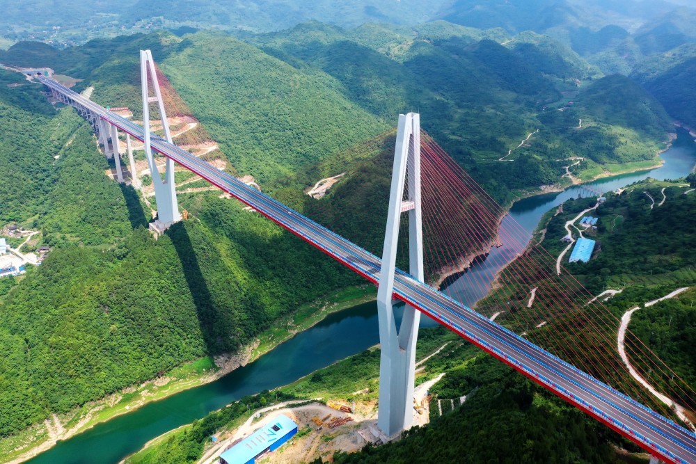 已经竣工的遵余高速湘江大桥(6月26日摄,无人机照片.