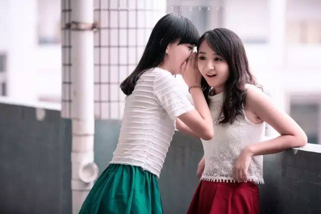 老婆好心收留闺蜜,有次老婆加班,她闺蜜却裹着浴巾敲响了我的门