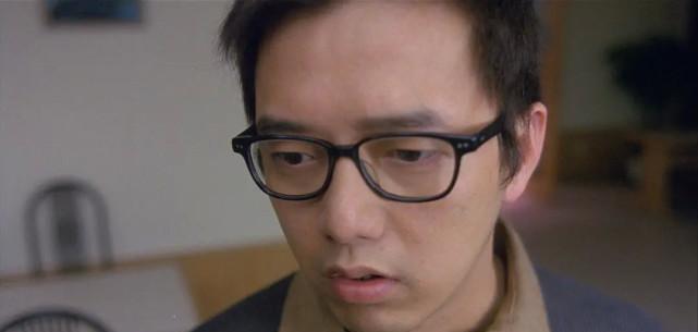 二,生活中是个好丈夫好爸爸虽然同为tvb艺人,不过年轻的张延和张锦程