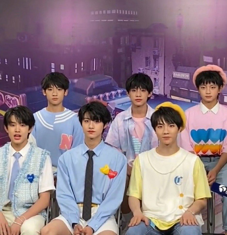 快乐家族迎来新的成员,期待弟弟丁程鑫的表现!