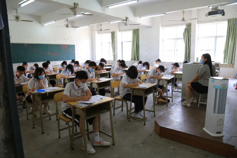 中考首日开平15000多名考生奔赴考场中考天气是