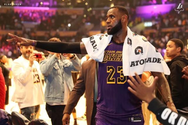 奥拉朱旺 盘点NBA历史上攻防兼备的3大巨星：詹姆斯无缘，科比仅垫底！