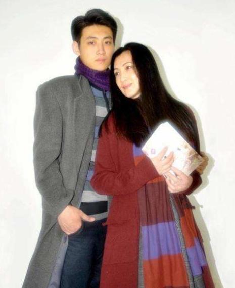 "最美杨贵妃"林芳兵:隐退后将儿子培养成才,与丈夫恩爱三十年