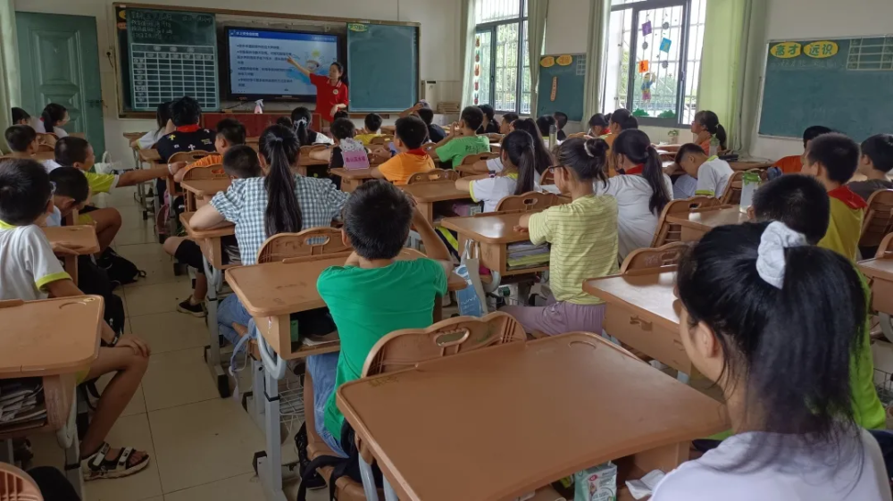 株洲云龙示范区三搭桥小学:防溺水安全知识宣传进学校