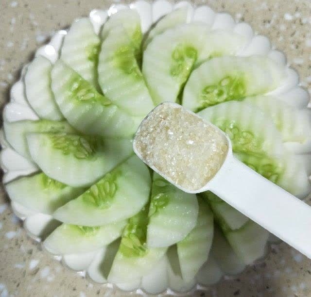 糖拌黄瓜甜脆爽口夏天的味道