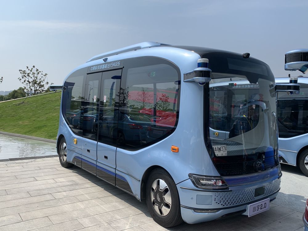 宇通客车将分批交付100辆小宇20提供自动驾驶网约车服务