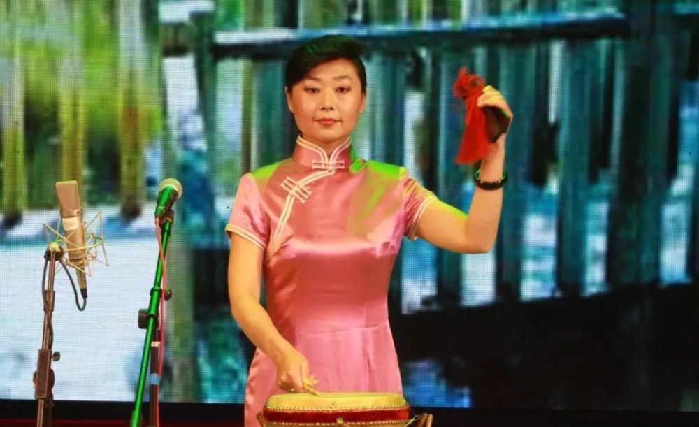 市曲艺团天津时调演员王鸿亮天津市曲艺团联珠快书演员王建梅天津市