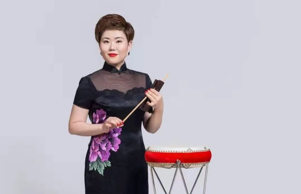 李响天津市曲艺团天津时调演员夏炎天津市曲艺团京韵大鼓演员陈丽华