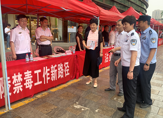 市文旅局按照市禁毒办统一部署,精心制作宣传展板,印制宣传资料,积极