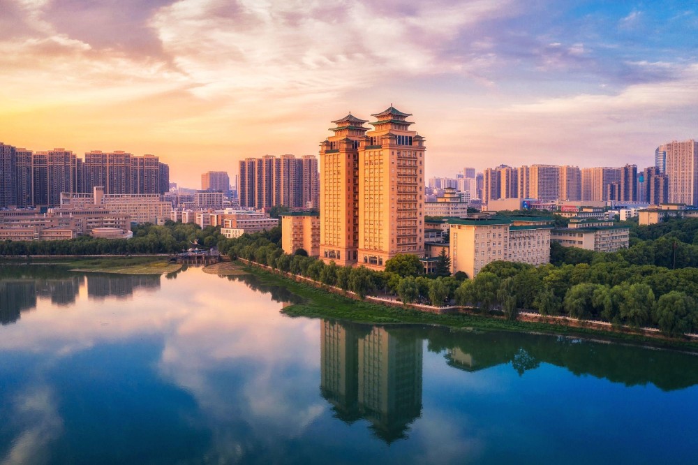 今年在全国招6220人,校内还有双子塔图书馆,中南民族大学等你来_腾讯