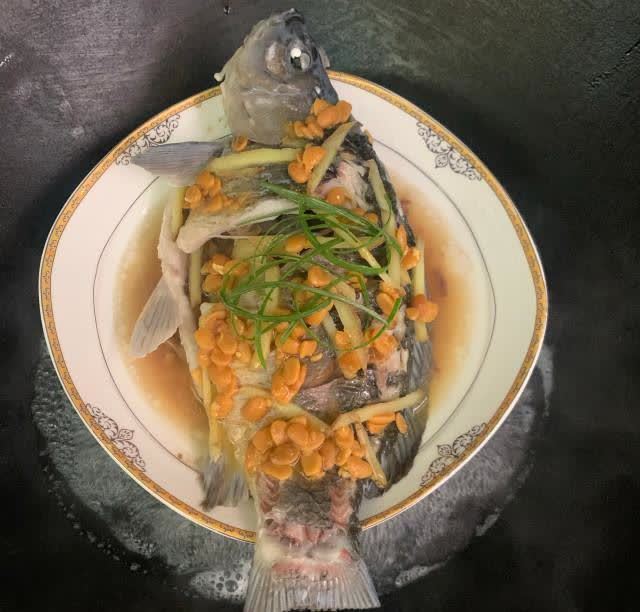 黃豆醬蒸鯽魚,醬香濃郁,魚肉鮮嫩