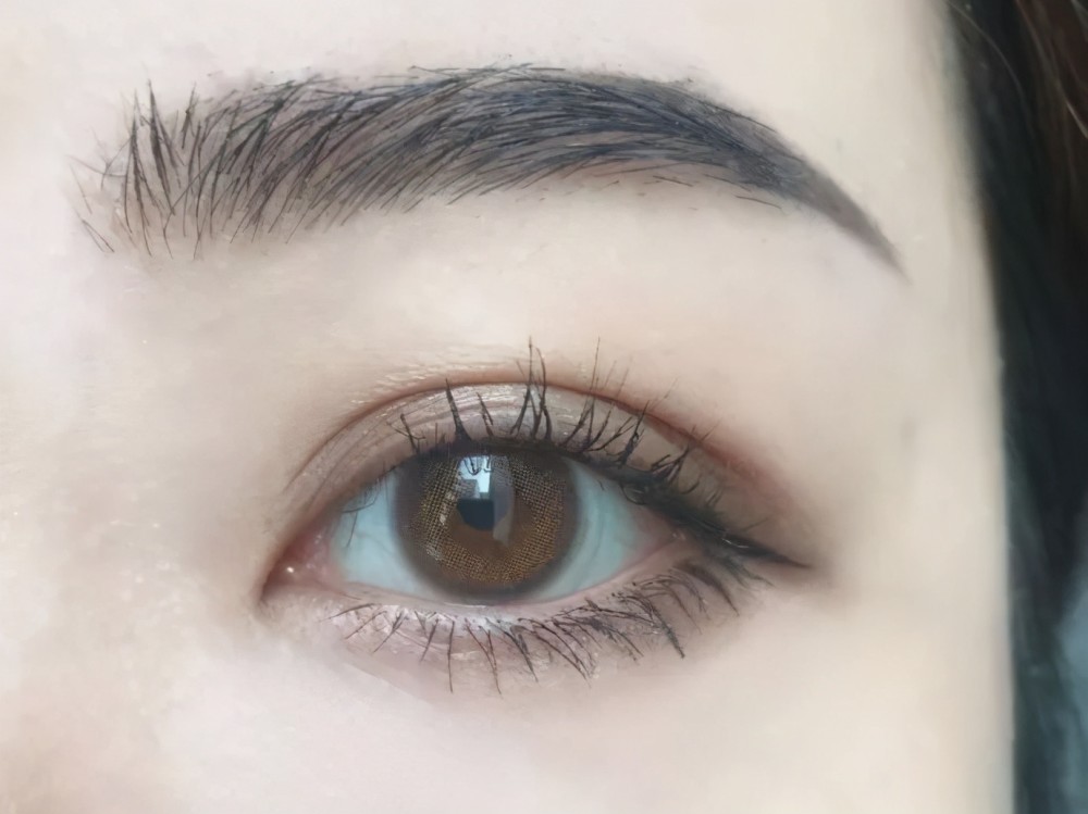 如何拥有漂亮的"大眼睛"?不靠p图靠化妆,教你4步轻松放大双眼