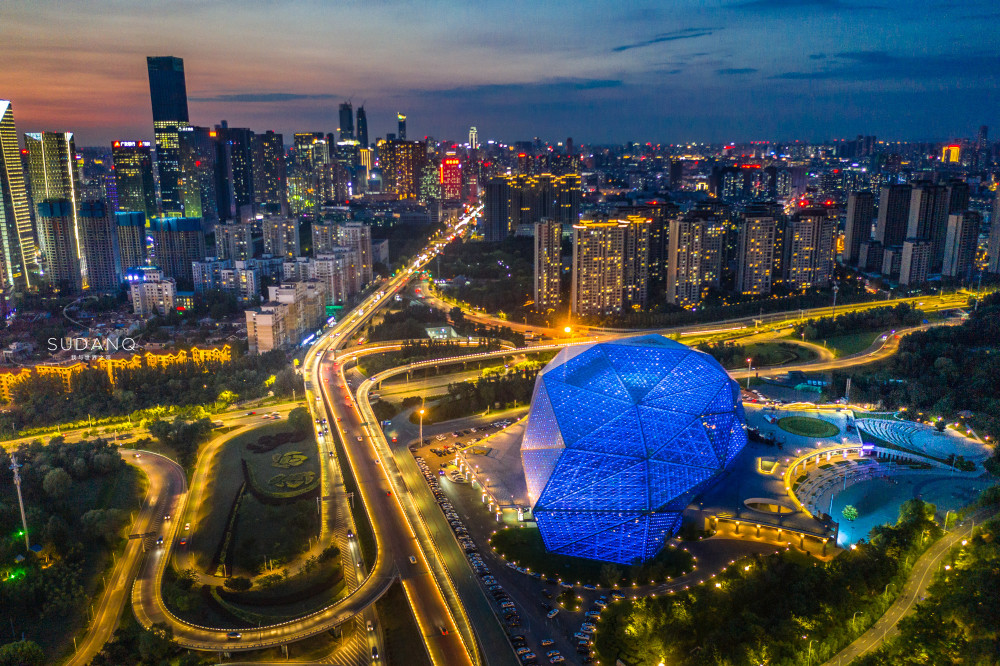东北唯一的新一线城市沈阳这座城太美了盛京大剧院真惊艳