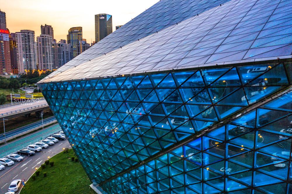 东北唯一的新一线城市沈阳这座城太美了盛京大剧院真惊艳