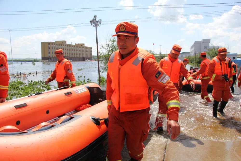 实事助民丨救援一线带头冲锋,用实际行动彰显党员本色