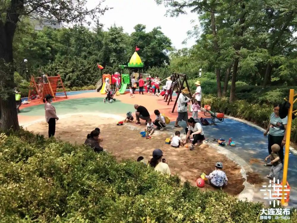 作為此次升級改造中的一項重要內容,棗園公園增設兒童遊樂場,適合不同