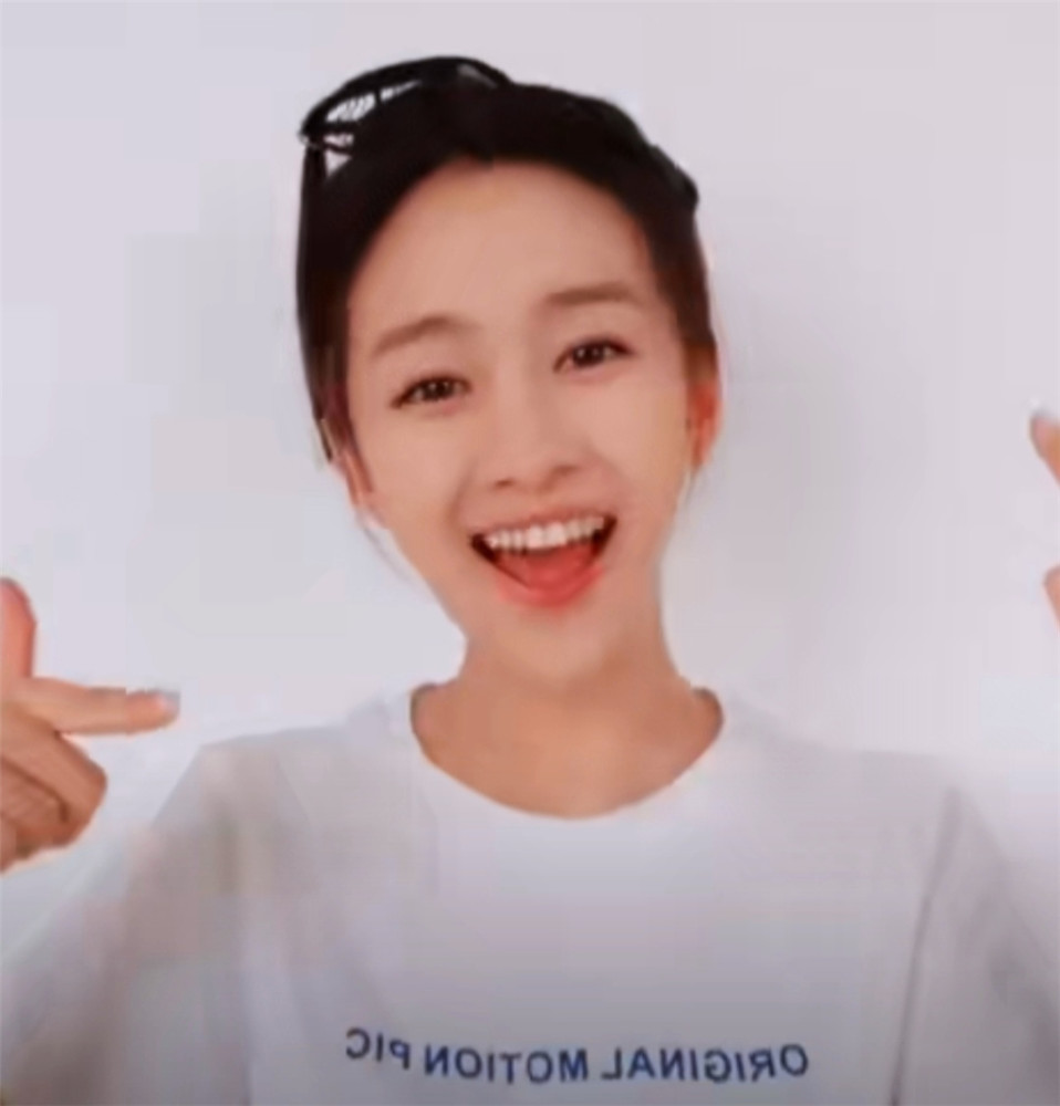 刘美含染发疑遇红绿色盲,当年《巴啦啦小魔仙》的严莉莉已30岁