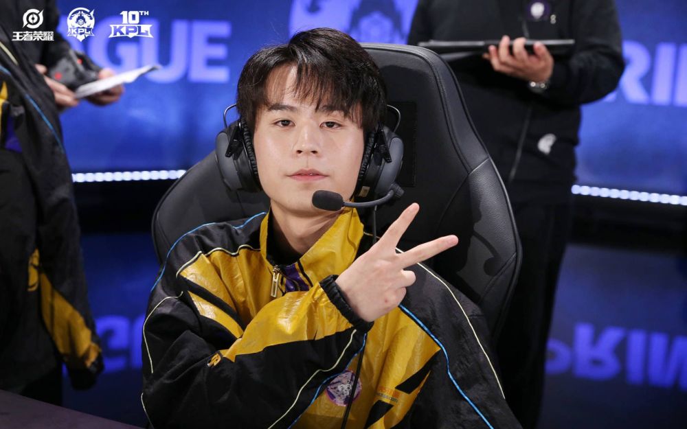 hero巅峰对决击败ttg夺冠,清融再拿fmvp