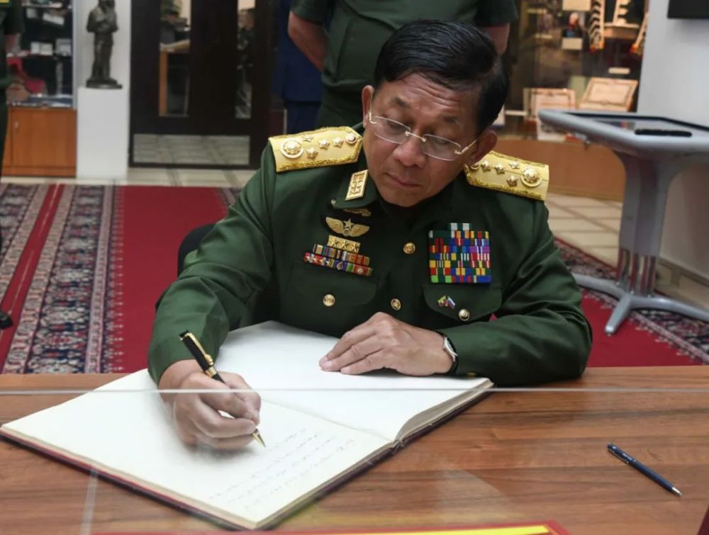 敏昂莱大将被俄罗斯国防部授予名誉教授