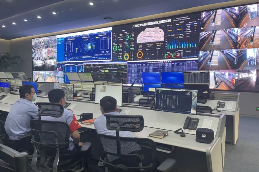 上海虹桥站调度室/记者拍摄据京沪高铁公司数据,京沪高铁沿线人口数量