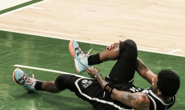 字母最狠的1次垫脚进攻被帽3分钟后小脚一挪对方伤停20个月