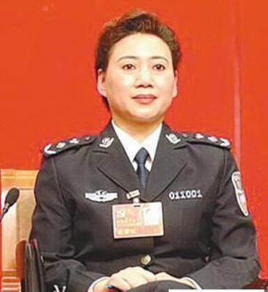 1996年的时候,陈光明被任命为重庆市公安局禁毒总队总队长,这对于她是