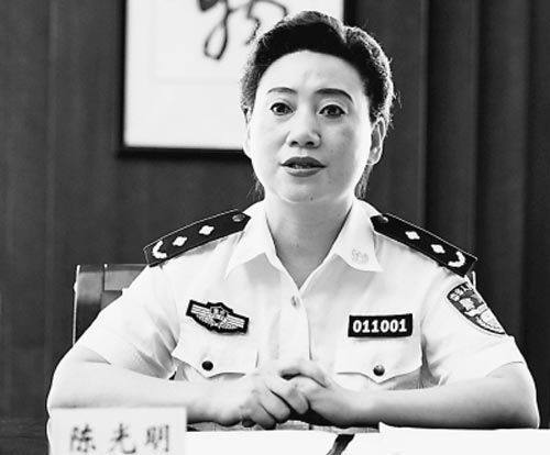 她曾是重庆禁毒总队总队长,经侦总队总队长,却因为文强被免职!