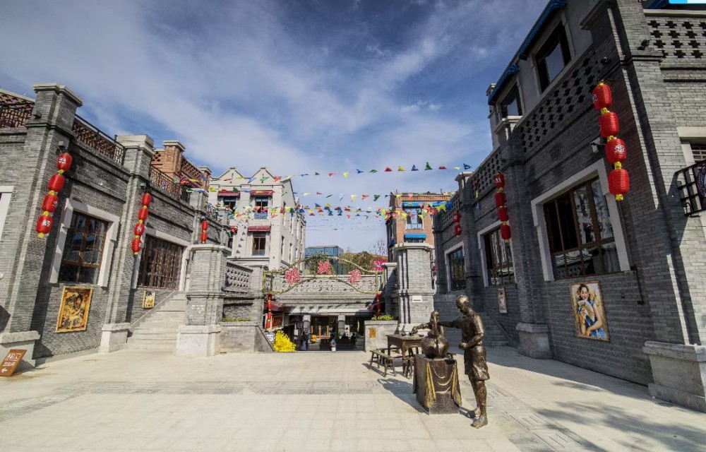 一天来在老街的所见所闻,就像经历了几个世纪一般,不禁感叹:"美丽宝鸡