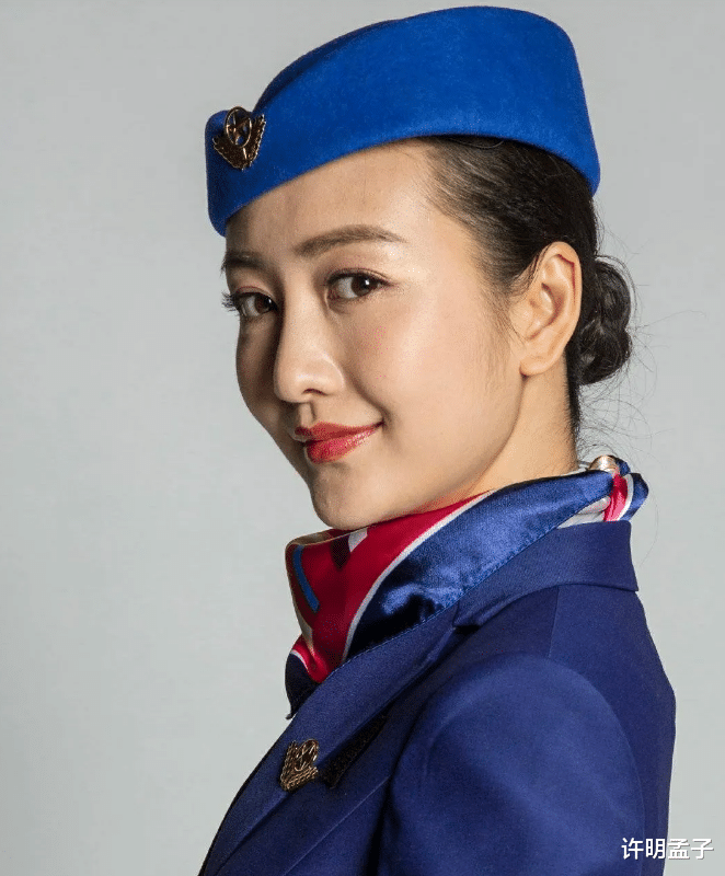 王鸥空姐造型曝光引关注人往这里一站空姐气质立马扑面而来