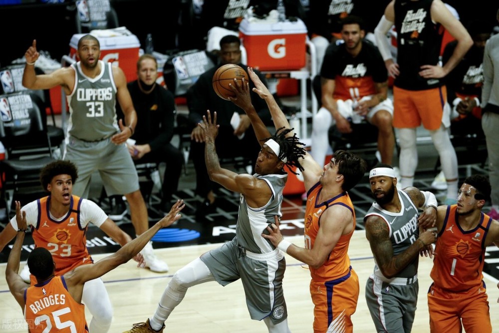 3比1太阳险胜快船拿到赛点防守大战布克25分满犯离场