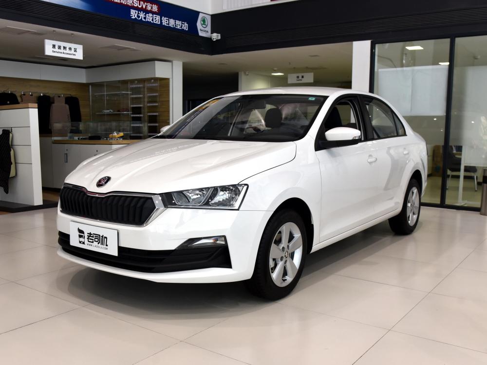 合资入门级便宜家轿,紧凑型三厢车,5.6l油耗自动挡,实拍昕锐