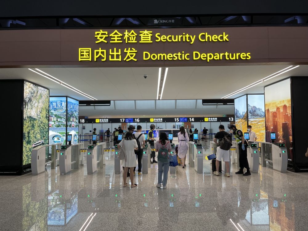 成都天府国际机场今日开航