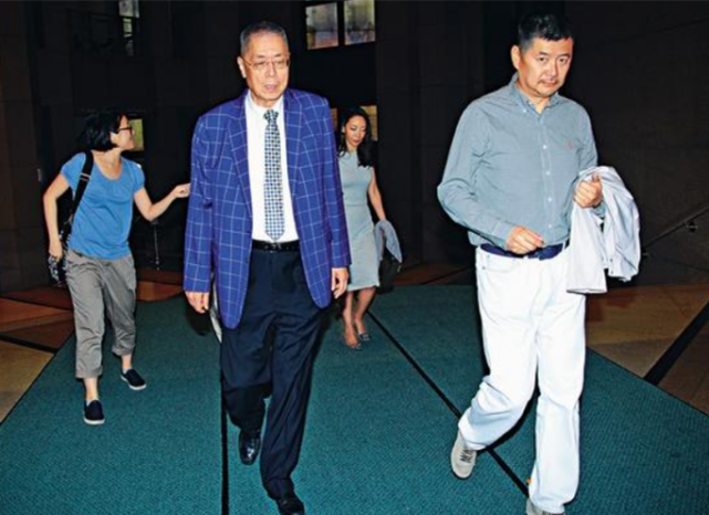 82岁刘诗昆与娇妻穿情侣装秀恩爱,分享二胎进度