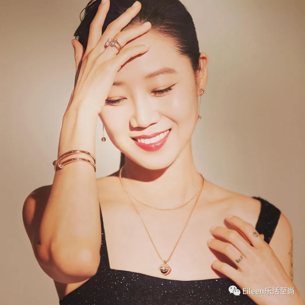 姐妹团里还会有一些其他朋友,比如,歌手soy和室内装潢设计师林秀美