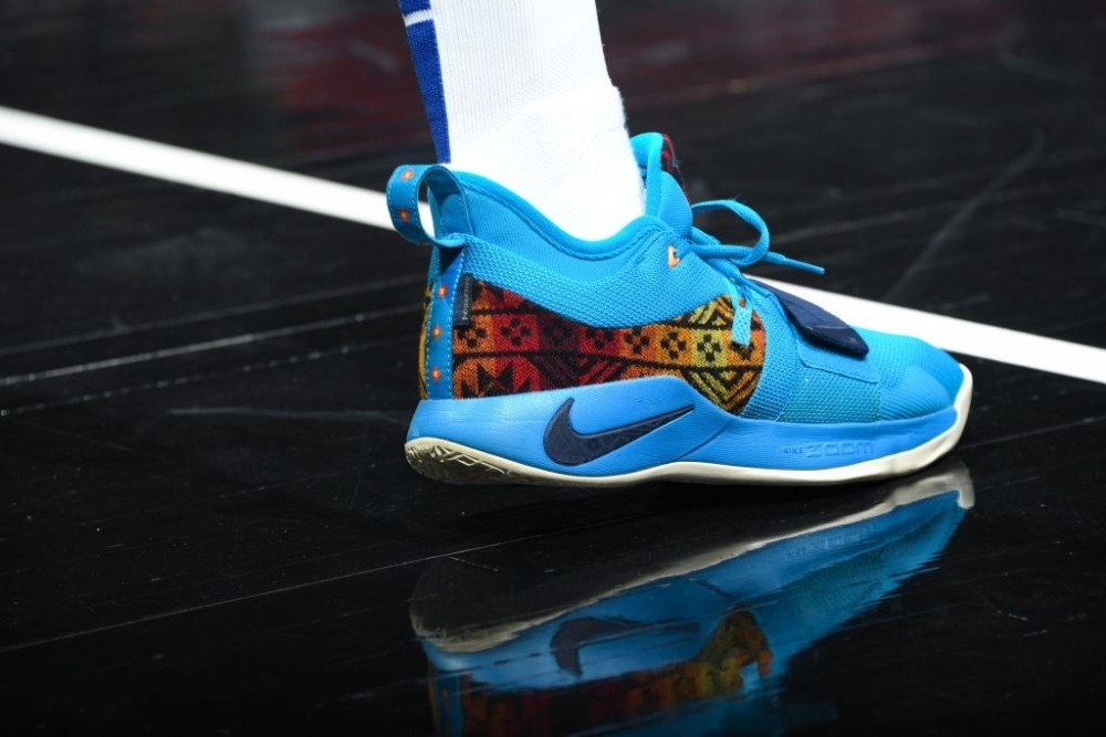 保罗·乔治 NBA球员上脚：保罗·乔治雷霆配色很帅气，欧文Low4新配色曝光