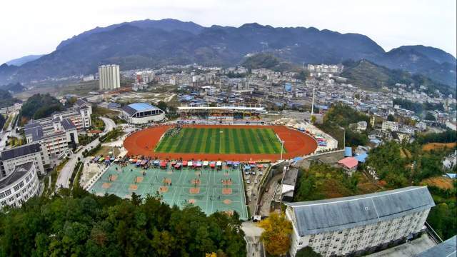 2021年湖北高考,恩施高中斩获全省物理类状元,全省前五名占3人