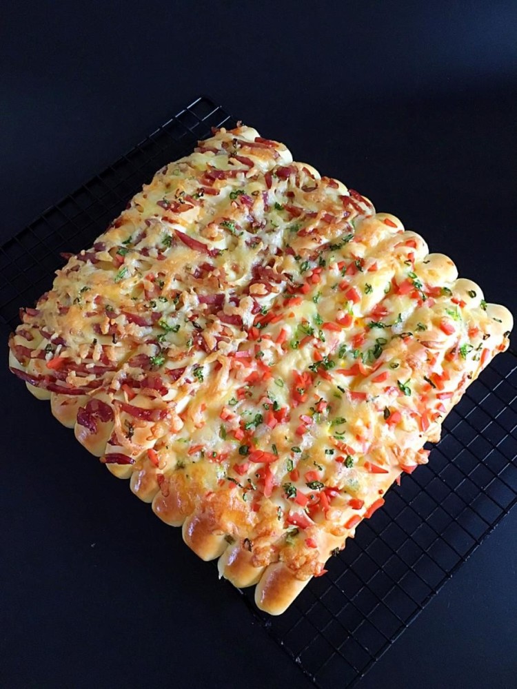 腊肠火腿排包美味营养好吃健康