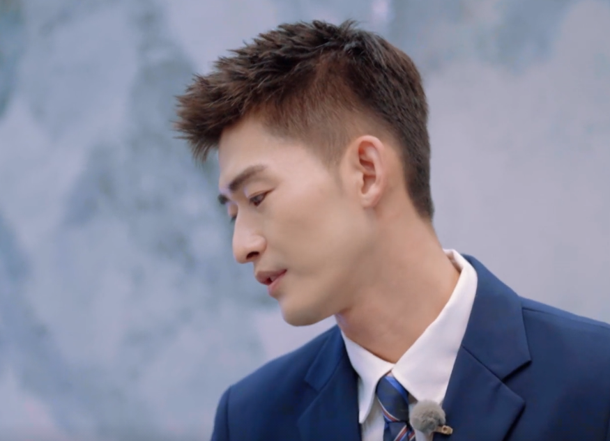 慕容云海回来了?张翰穿校服为周也庆生,比11年前更干净潇洒_腾讯新闻