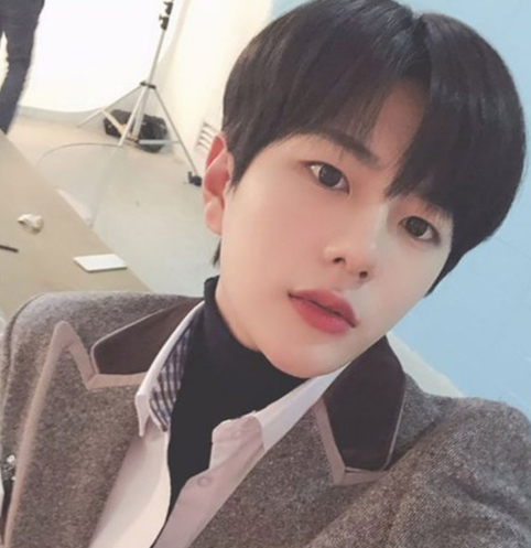 20岁男星崔普闵疑似沉迷整容面部肿胀泛油光与之前颜值差太多