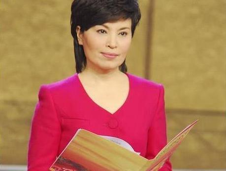 央视主持李瑞英儿子坠楼后仍继续主持被骂冷血她做错了吗